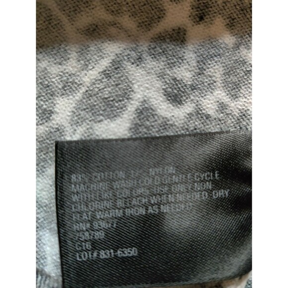 East 5th V-Neck Floral Print‎ Long Sleeve Top Button Up Black White Size Medium - Picture 10 of 10